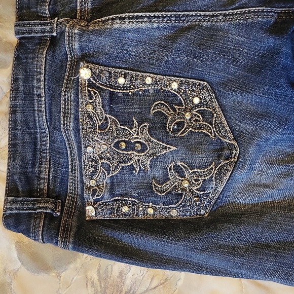 LA IDOL DENIM CAPRI - Picture 2 of 5